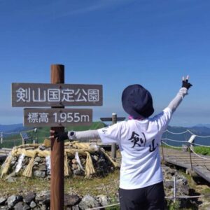 【剣山】スカイブルーの美しき稜線‼️見ノ越ピストンで復路はリフトワープ♪